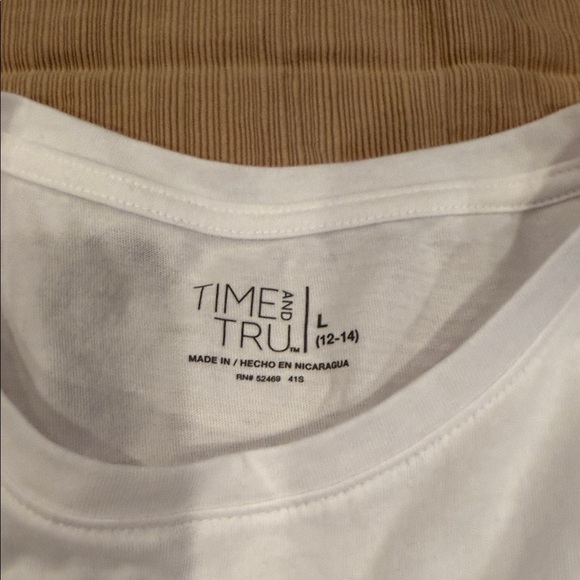 Time and Tru Women’s Long Sleeve Tees one Black and one White - Picture 8 of 9